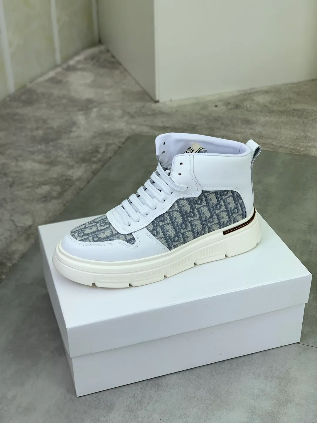 Men's Men's Shoes💰P420💰[New Style]🆘[Dior] Dior original lace-up high-top men's shoes Classic casual shoes 🔥This model is the official classic model with high quality and made by famous original designers. It is made of high-quality cowhide with original materials➕Comfortable and breathable mesh lining➕Pigskin insole. The perfect last shape and generous and fashionable design have attracted many consumers. Suitable for drivers to drive🚗What you want is the highest quality in the market. Color: 2️⃣Code number: 38--44